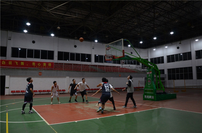 紀(jì)念“五四”運動100周年——城投集團、昌南新區(qū)開展籃球友誼賽