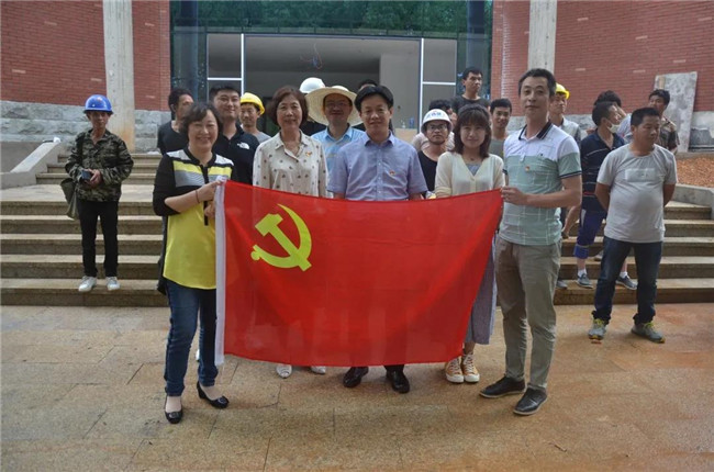 炎炎夏日送清涼，點滴關(guān)懷暖人心——城投集團各黨支部開展“送清涼”慰問一線員工活動