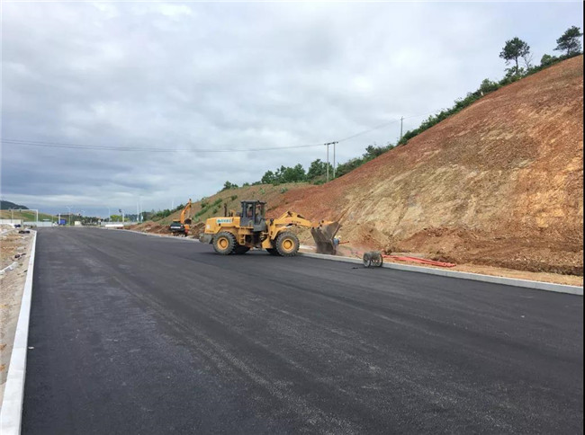 景德鎮(zhèn)這條道路進入瀝青攤鋪階段，機場直達景北高鐵站的“最后一公里”即將通車