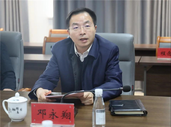 市委常委、常務(wù)副市長(zhǎng)鄧永翔現(xiàn)場(chǎng)調(diào)研城投集團(tuán)產(chǎn)業(yè)項(xiàng)目