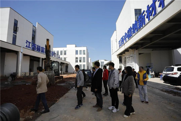記者節(jié)：媒體聚焦昌南新區(qū)、城投集團重點項目建設(shè)工地