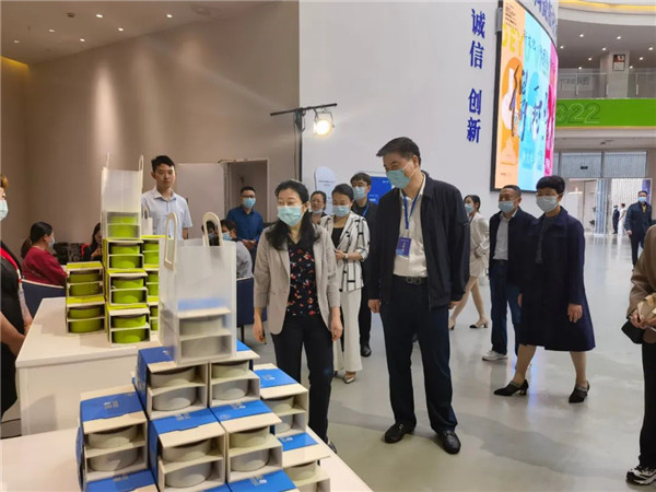 新理念、新時(shí)尚、新方式、新感受——德宇集團(tuán)舉行2022得雨活茶新品發(fā)布推廣會(huì)