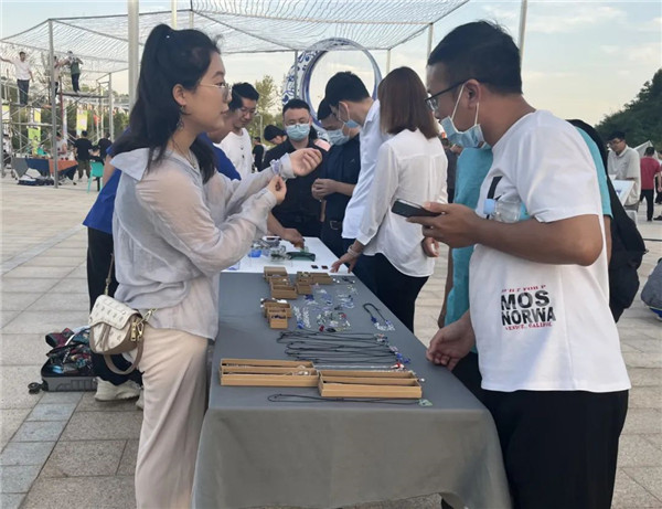 興商貿(mào) 促消費(fèi) 惠民生！景德鎮(zhèn)這里的夜市很火爆！